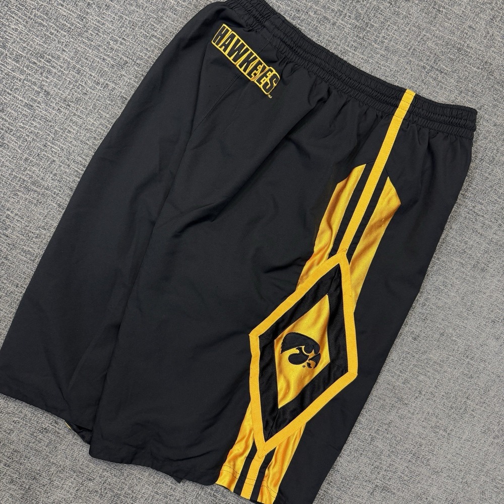 Iowa Hawkeyes Nike Dri Fit Shorts Men's‎ Medium Black Gold Spell Out Athletic